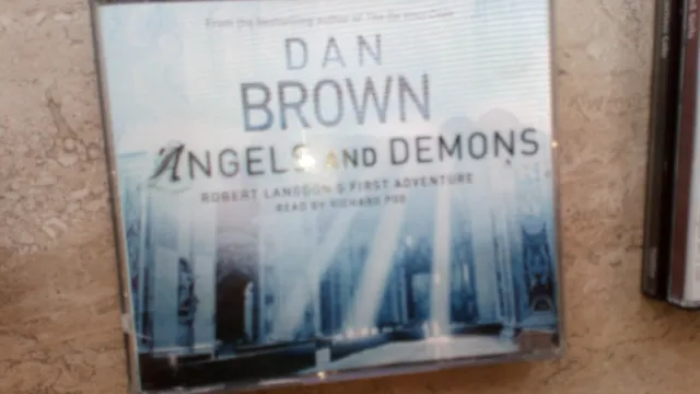 CD Audio book : ANGELS & DEMONS- Dan Bown -thriller