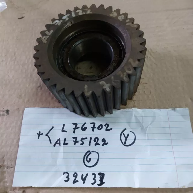 USED John Deere  Planet Pinion L76702 /  Cylindrical Roller Bearing AL75122