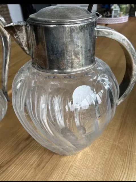 Große antike Glas Karaffe mit silbernen /versilbertem  Ausguss und Deckel.