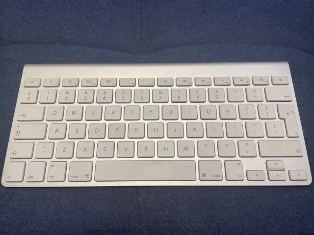 Apple A1314 Wireless Keyboard - Silver