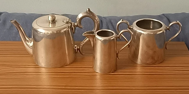 Walker And Hall Silver Plated 3 Piece Set