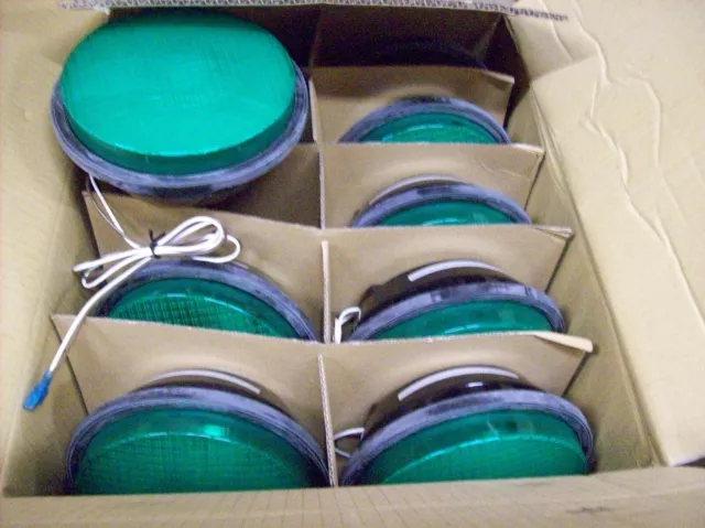 Leotek Traffic Light Lamp GREEN Color TSL-08G-LX-IL6-A1-P2 - You get ONE LAMP