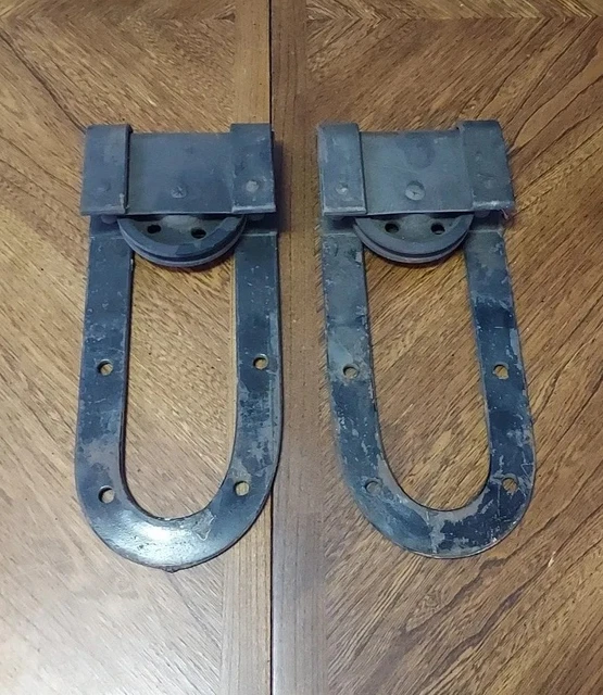 Antique Old Horseshoe U Shaped Cast Iron Barn Door Rollers Hangers Pair Set USA