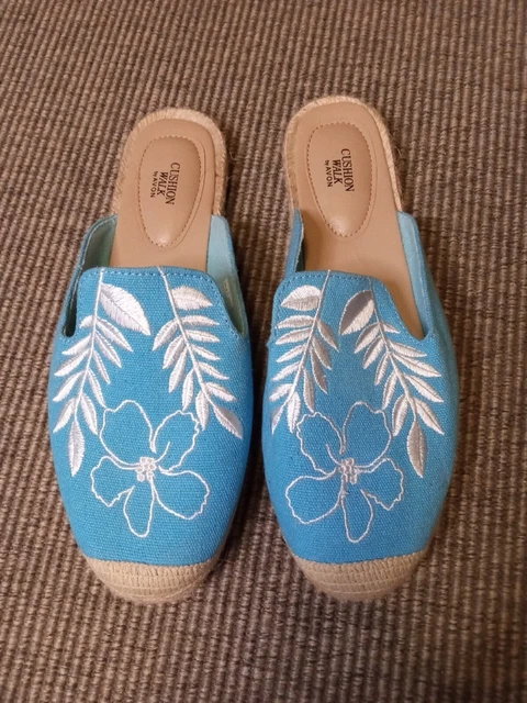 Women's Cushion Walk By Avon Size 7