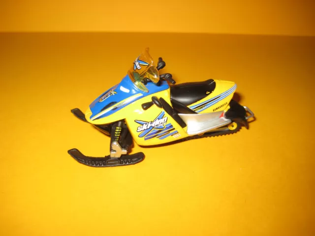 Johnny Lightning - 2004 - Ski-Doo MXZ X Formula XP-S