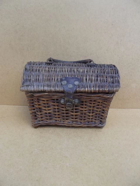 Rare ancien panier de poupée en osier fin XIXème - France
