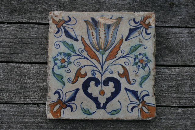 17th C  DUTCH DELFT POLYCHROME TILE WITH TULIP 2