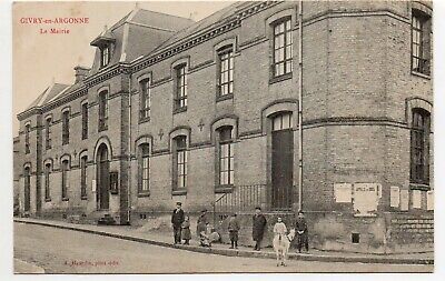 GIVRY EN ARGONNE - Marne - CPA 51 - l' école et la Mairie - chevre dans la rue