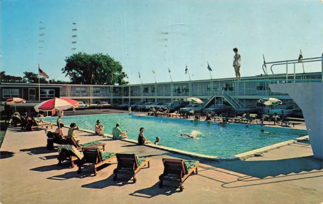 Hyannis Massachusetts ~ Harborview Motel-Diving Board-Pool ~1965 Cartolina