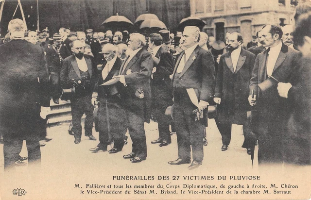 CPA 62 – Funérailles Victimes Du Pluviôse à Calais, Sortie Des Cercueils, 1900s