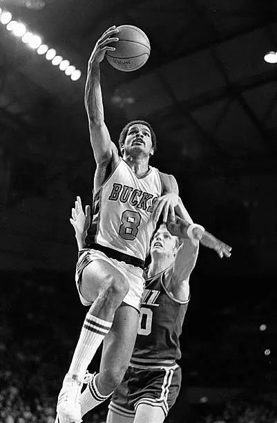 Marques Johnson Of The Milwaukee Bucks Shoots 1970s Old Basketball Photo