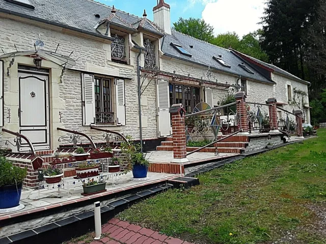 Belle Proriete  Au Charme  Atypique En Bourgone 4