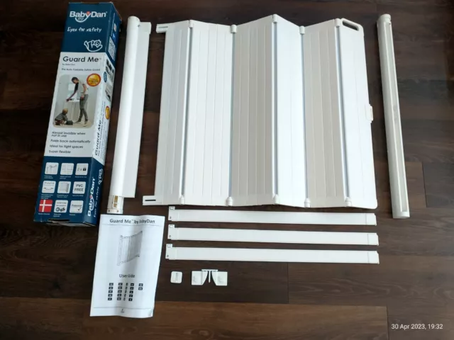 BabyDan Guard Me, automatisch einziehbares Treppentor, passt auf Öffnungen zwischen 55-89 cm