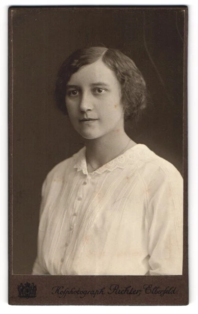 Fotografie W. Richter, Elberfeld, Junge Dame mit moderner Frisur