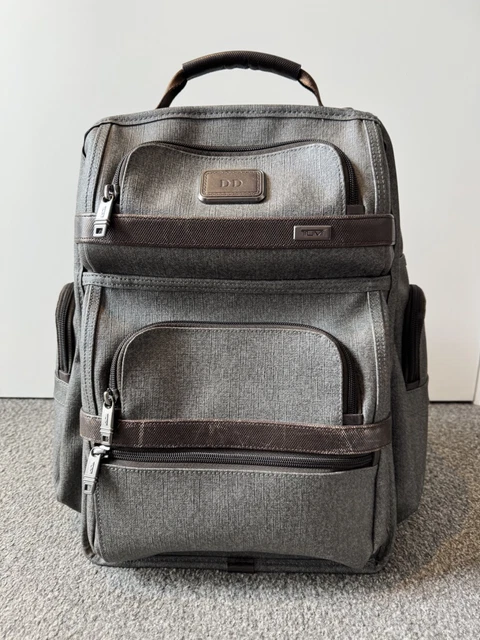 packing the patagonia black hole 30l Patagonia Black Hole Mini MLC 30L Weathered Stone