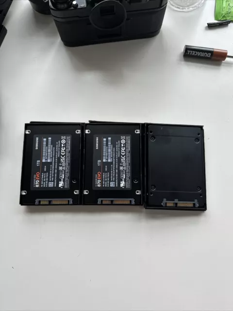 Lote Atomos Ninja SSD 3X 1TB 2.5 SSD (2x Samsung 870 EVO, Otros Desconocidos)