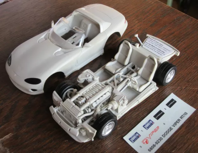 DODGE VIPER RT/10 with separate CHASSIS ! - ERTL échelle 1:24 scale KIT