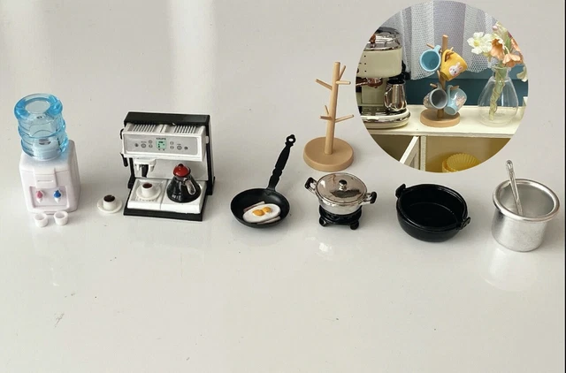 Puppenhaus Miniatur Küche Wasser Kaffee Maschine Cook Pfanne Topf Becher Halter