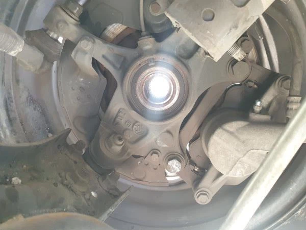 achsschenkel vorne links für PEUGEOT 308 SW II 2.0 16V TDI (177 CV)