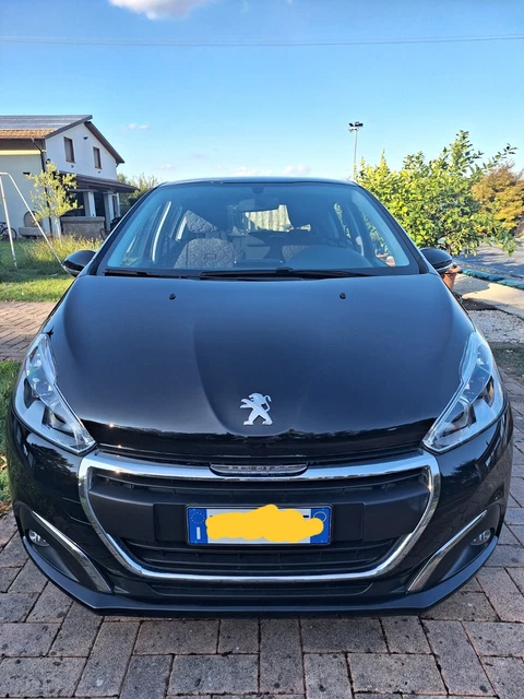 Peugeot 208 per NEOPATENTATI