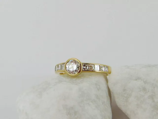 Ring in 750/- Gelbgold mit 10 Brillanten ges. ca. 1 ct. und ein Brillant 0,5 ct.