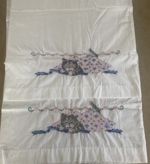 Par De Fundas De Almohada Estándar De Punto De Cruz De Colección Juego De 2 Gatitos