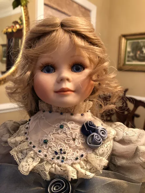 Mundia Reve De Porcelaine Christine Et Cecile Collectible Doll Rare Gorgeous! 3