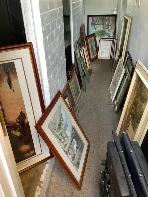 job lot pictures/paintiings/prints Assortment Of Different Size Frames