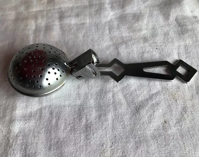 Lovely Old NUTBROWN Vintage Hinged Tea Strainer. Made in England.