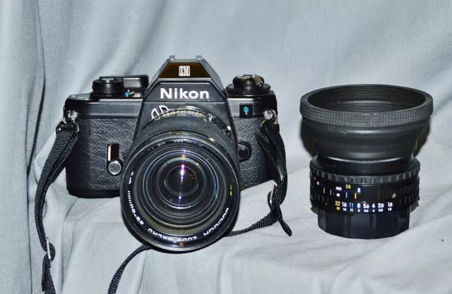 Nikon EM mit Nikor 50 mm + Soligor Macro 28-80 mm