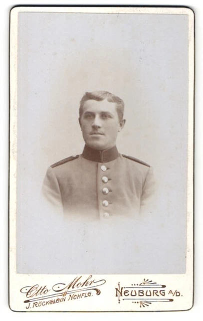 Fotografie Otto Mohr, Neuburg a/D, Portrait Soldat mit zeitgenöss. Frisur in Un