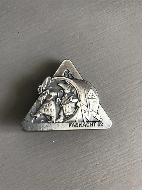Insigne Badge Fasnacht 1938 - Suisse, Pin's Métal Tourisme, état D'usage