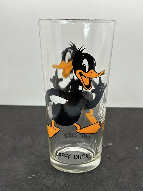 Looney Tunes ~ 1973 Pepsi Collector Series Glass ~ Looney Tunes feat. Daffy Duck