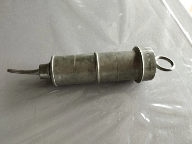 ANCIEN GRAND CLYSTÈRE ou Seringue Médical Vétérinaire en Etain et Bois EUR 6,50 - FR