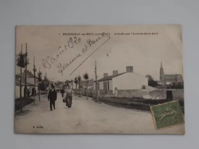 Carte Postale  BOURGNEUF-en-RETZ. Arrivée par l'Avenue de la gare " 1920 "+++