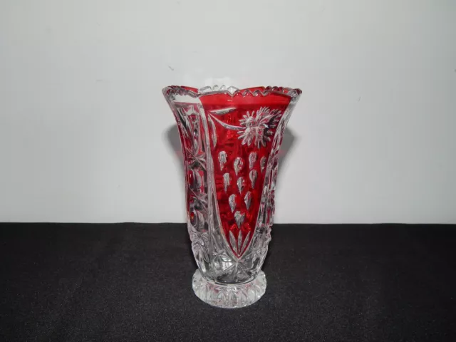 ANCIEN Petit VASE en VERRE ou CRISTAL Taillé à Décor de Fleurs