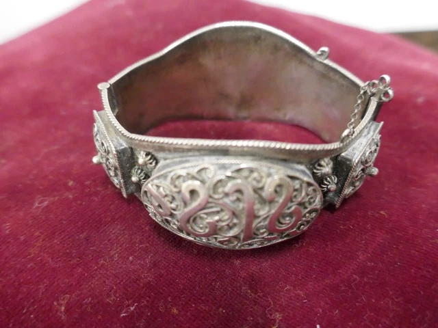 Bijou oriental bracelet en argent plaqué composé d'arabesque