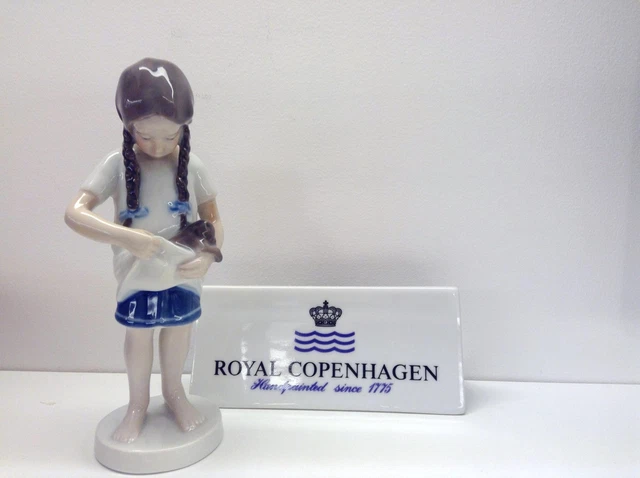 Figurine Royal Copenhagen N°1938 - Jeune Fille à La Poupée - Porcelaine