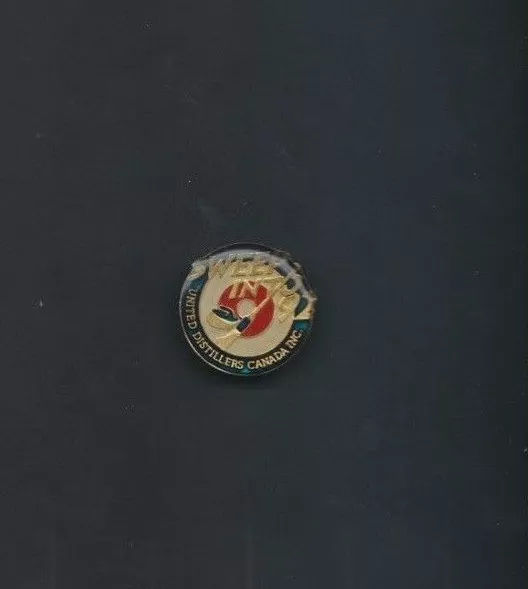 1992 Curling Sweep in 92' United Distillers Canada Inc. Souvenir Pin