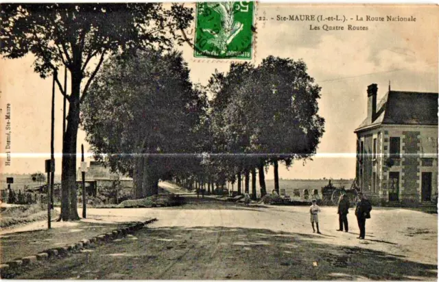 37 . Sainte Maure . La Route Nationale . Les Quatre Routes . 1910