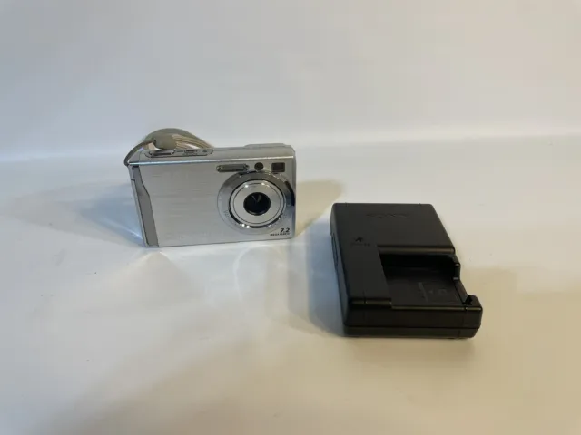 Sony Cyber-Shot DSC-W80 7.2MP 3x Digital Camera Silver battery charger