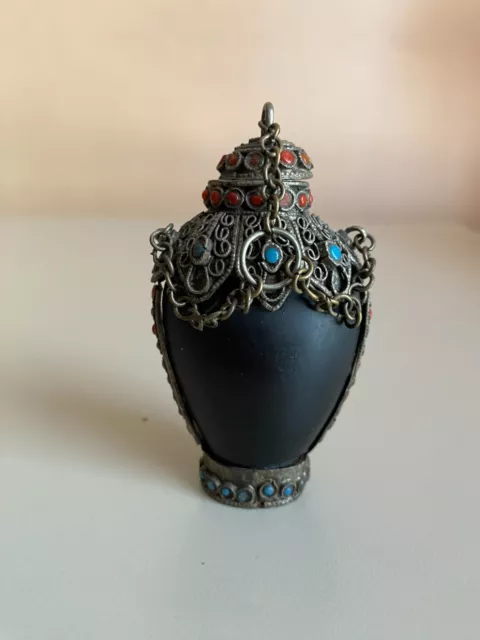 Antik Riechfläschchen Snuff Bottle Nepal oder Tibet Horn Metall Korallen Türkis