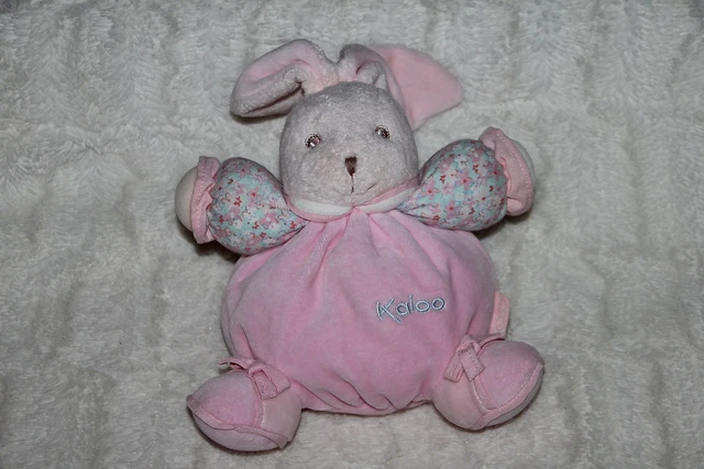 DOUDOU KALOO LAPIN ROSE  BLEU FLEUR LILIBLUE GRELOT  20 CM  com NEUF