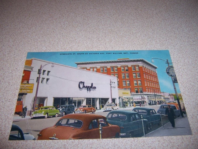 1940s SYNDICATE STREET SCENE, DOWNTOWN FORT WILLIAM ONTARIO VTG POSTCARD