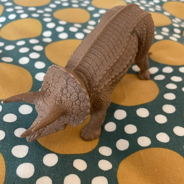 Invicta TRICERATOPS British Natural History Museum Dinosaur 1975 Model figure