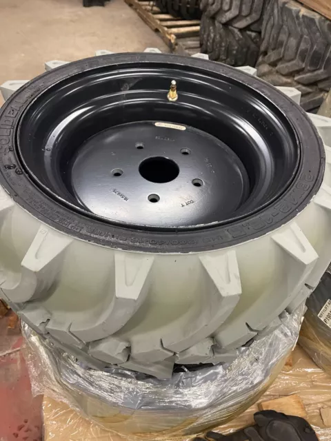 26x12-16.5 Non-Marking Foam Assembly, Nifty Lift P19041, P19040