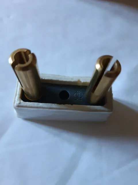 ancien fusible à  recharge  porcelaine 10 A Legrand axe des broches 3 cm Neuf