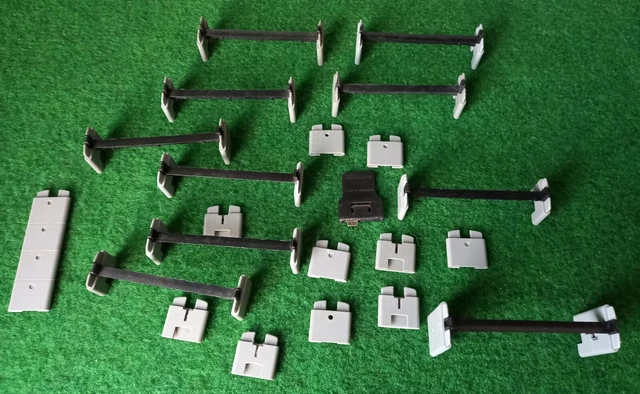 Lot de supports (piliers) de rails pour circuit voiture électrique MATCHBOX 1/43