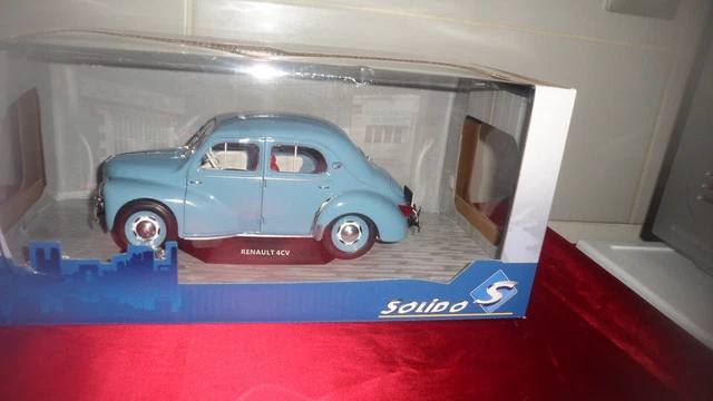 Renault 4Cv  Bleu  Petrole New  Au 1/18 Eme