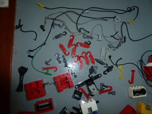 Lego Lot De Treuils, Enrouleurs, Crochets, Fils, Ref 4209, 60598, 2427 Et 30639 2
